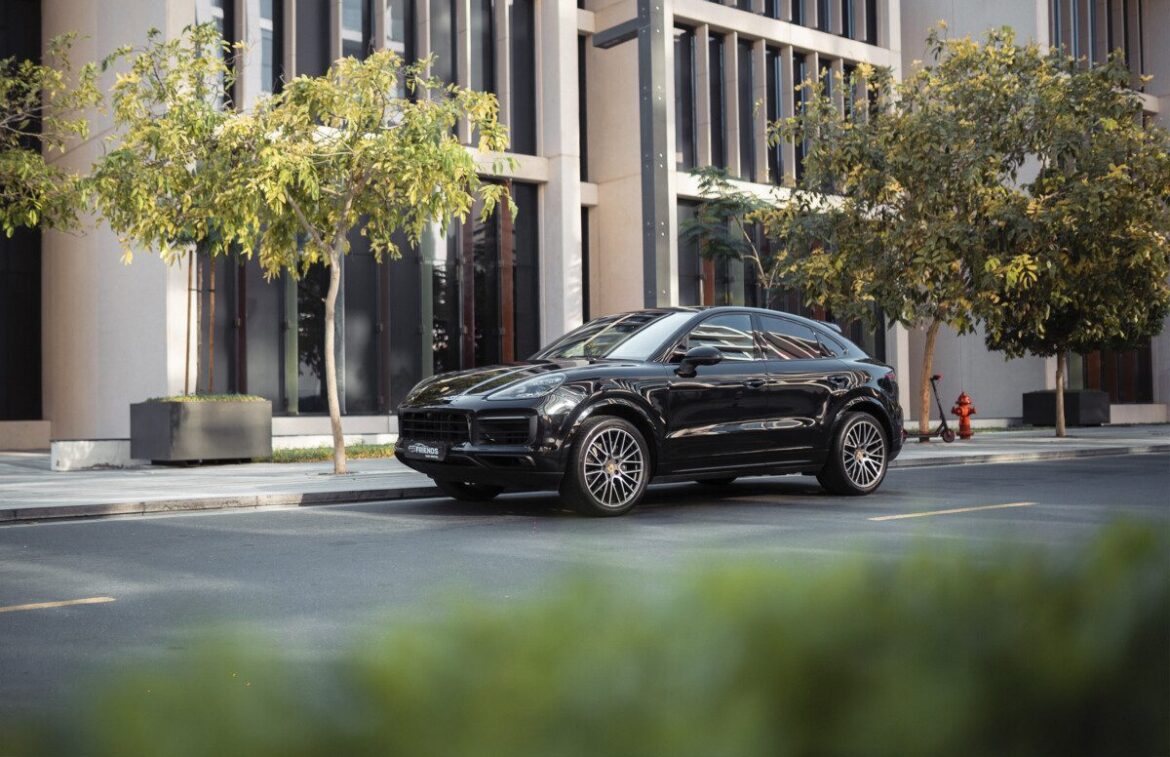 The Advantages Of Renting A Luxury Car For A Business Meeting